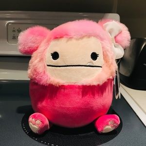 8” Bigfoot Caparinne Squishmallow with free hair bow